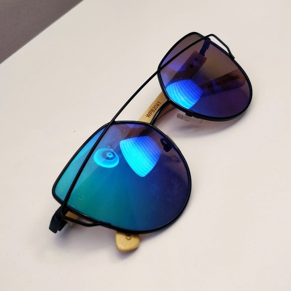 Blue/Purple Mirrored Sunglasses - Picture 2 of 4
